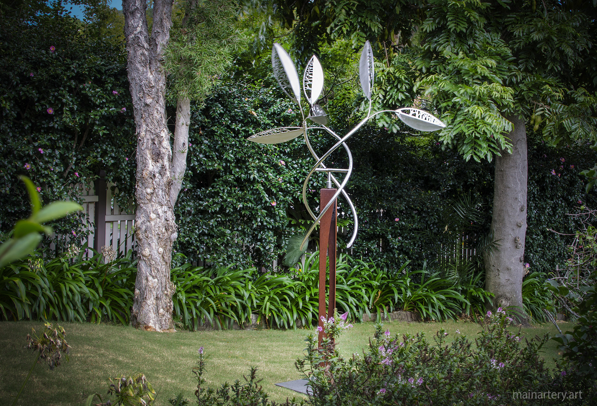 Cover: GARDEN SCULPTURE – PRIVATE COLLECTOR