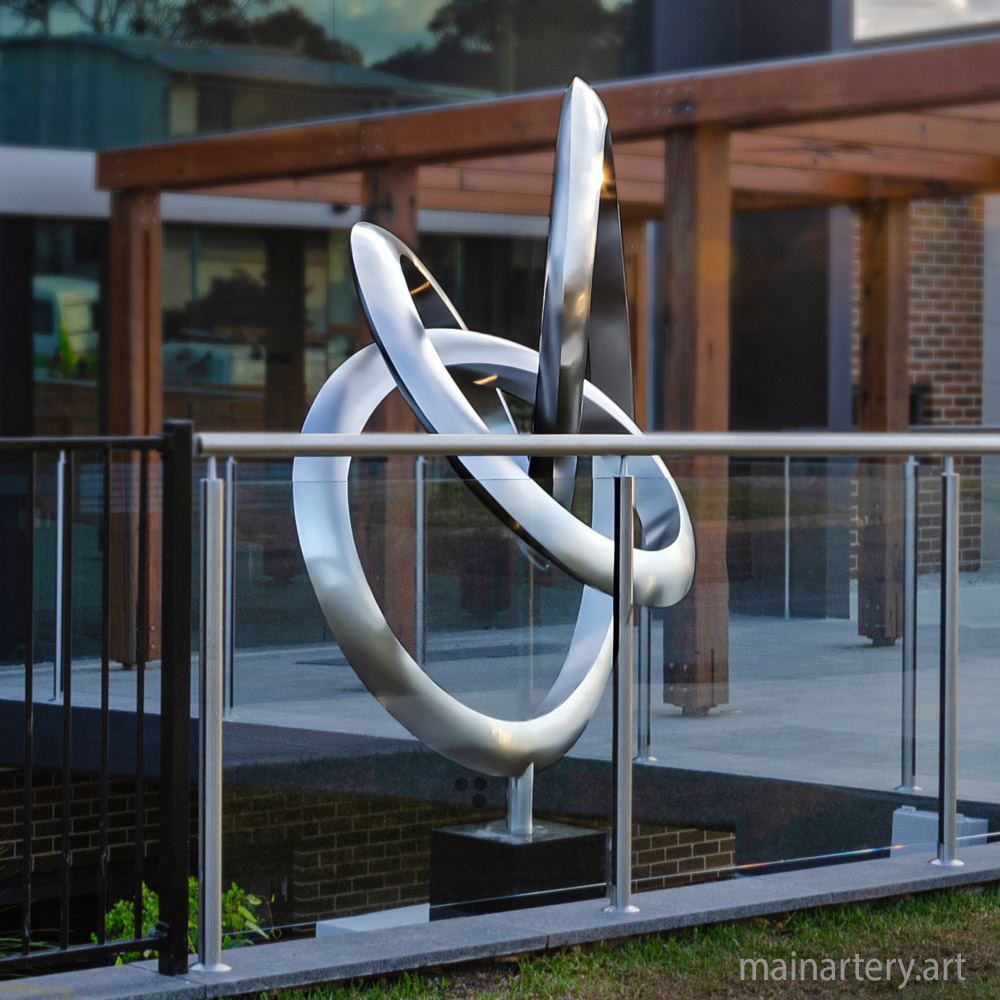 Cover: Double Tied – Giant Sculptures