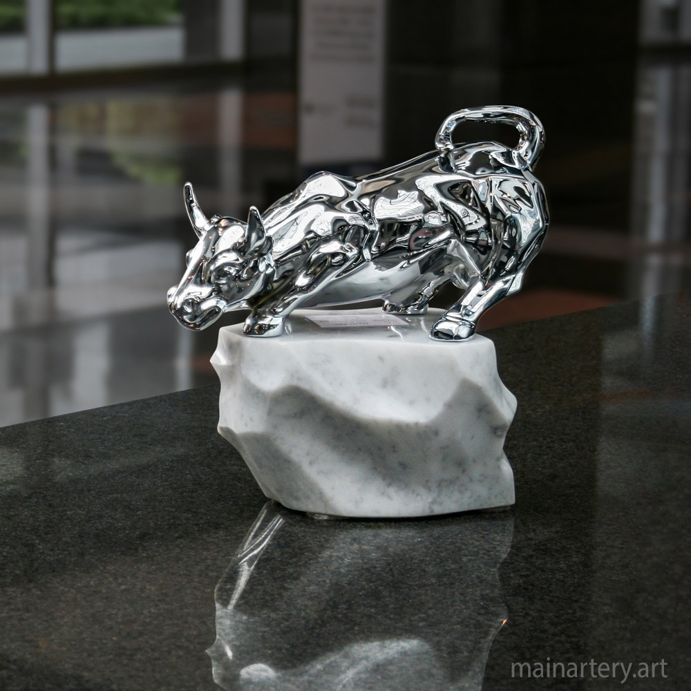 Cover: Raging Bull – Small Sculpture