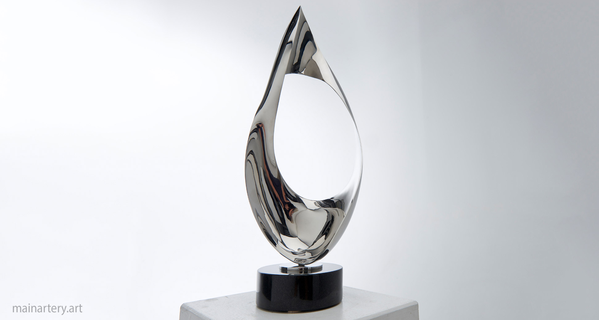 interior stainless steel modern sculpture image