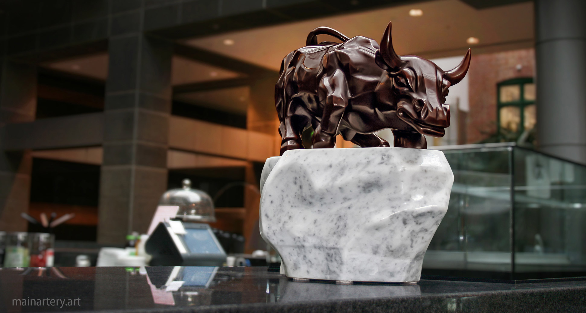 medium bronze bull cafe sculpture image