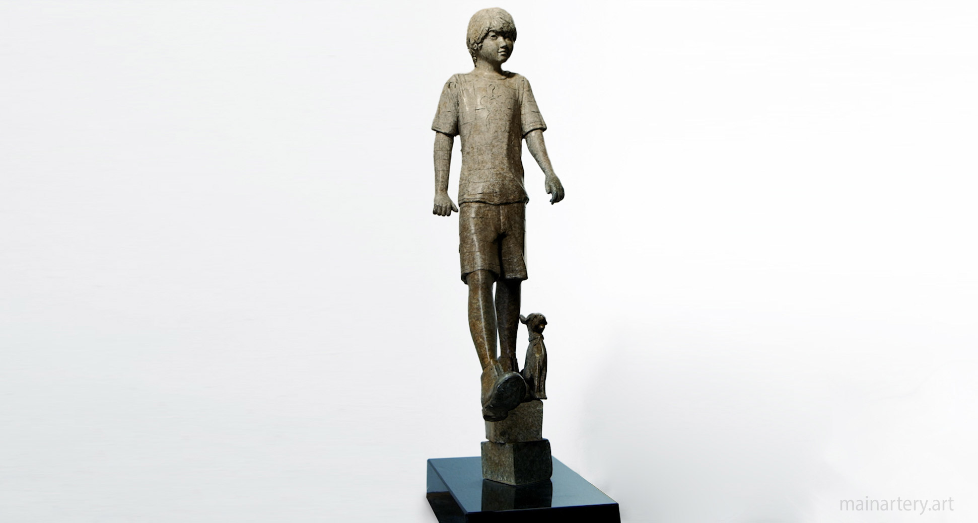 The Kingdom Sculpture, image 1, an artistic representation of regal themes and intricate designs