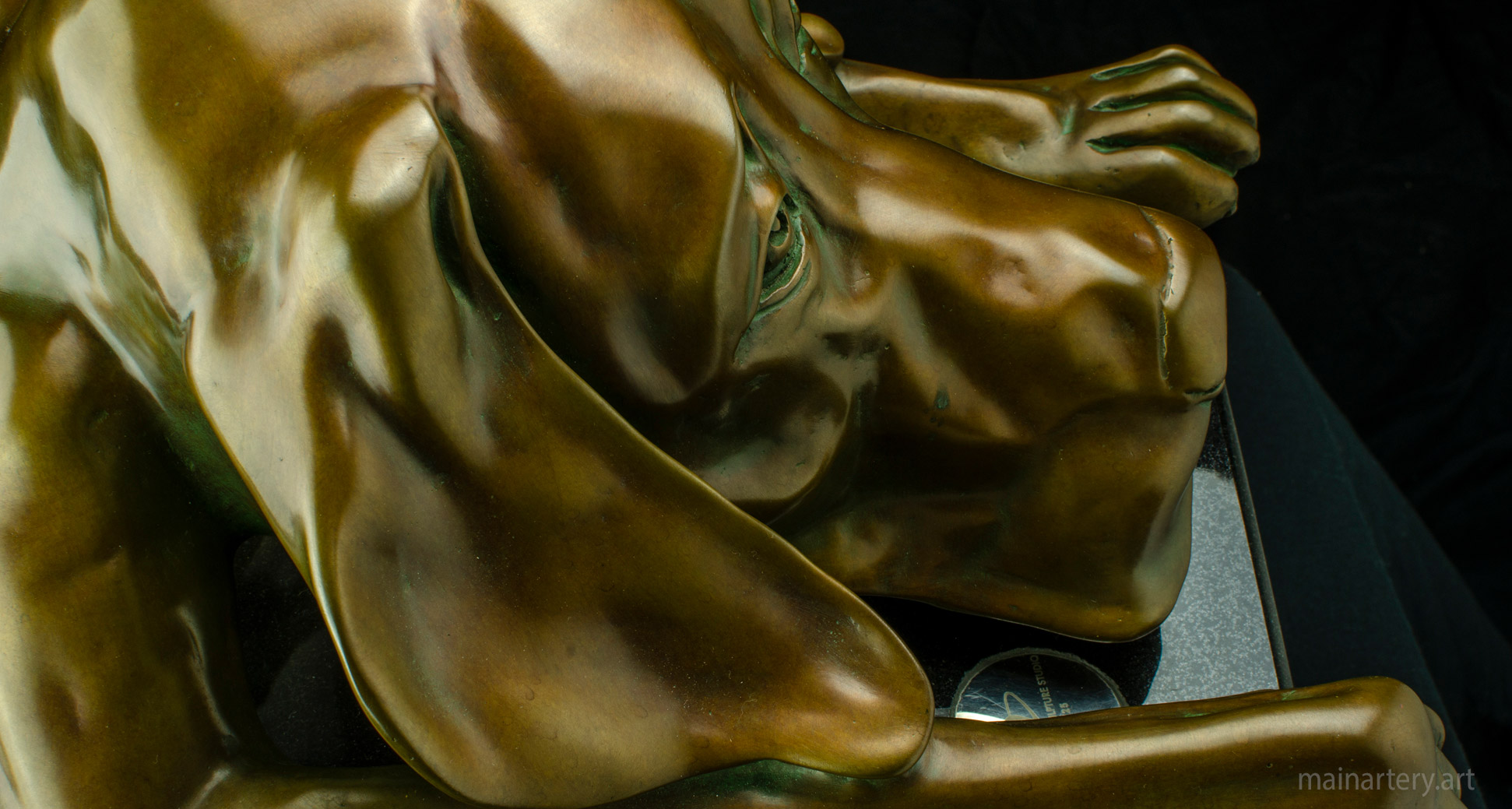 tabletop bronze representational pet portrait sculpture image