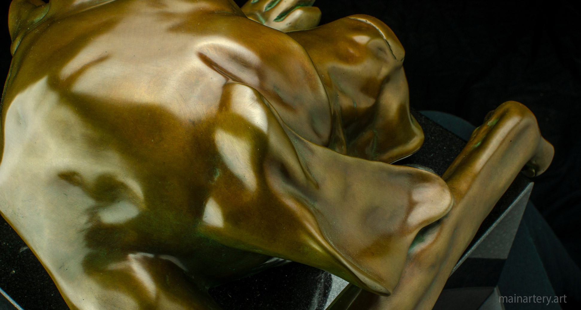 tabletop bronze dog commemorative artwork image