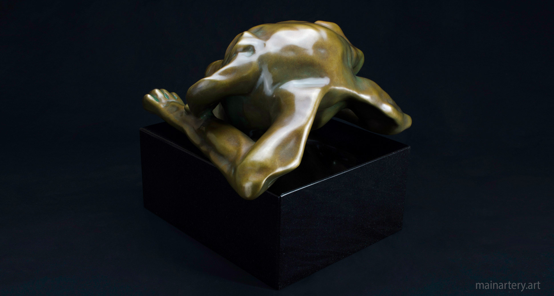 interior bronze dog commemorative sculpture image
