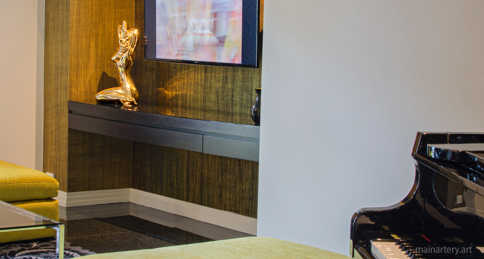 small nude polished bronze hotel art rental image