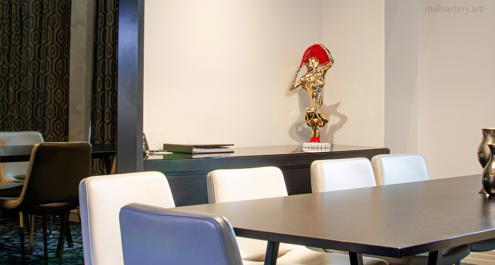 medium pop art figurative hotel sculpture image