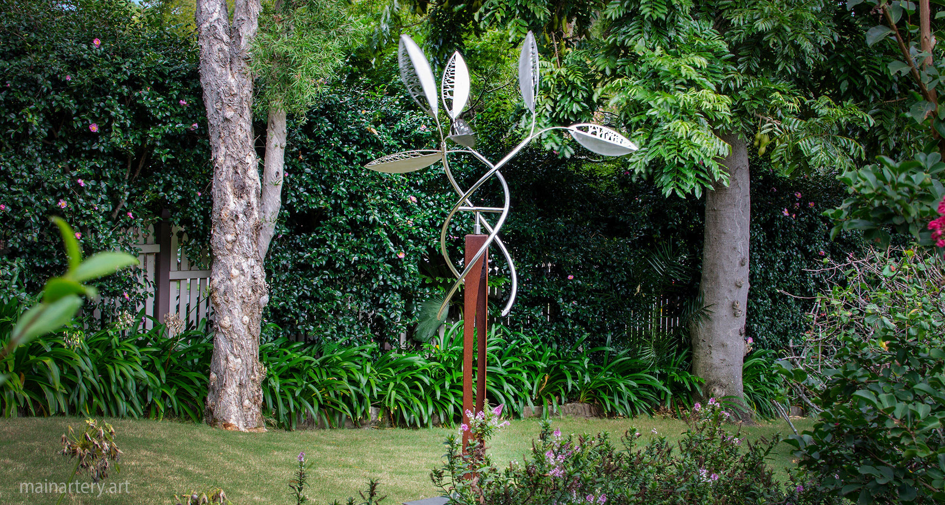courtyard metal representational garden art sculpture image