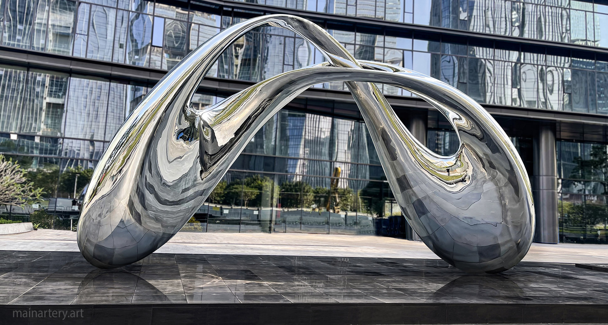 mirror polished stainless large abstract public sculpture image