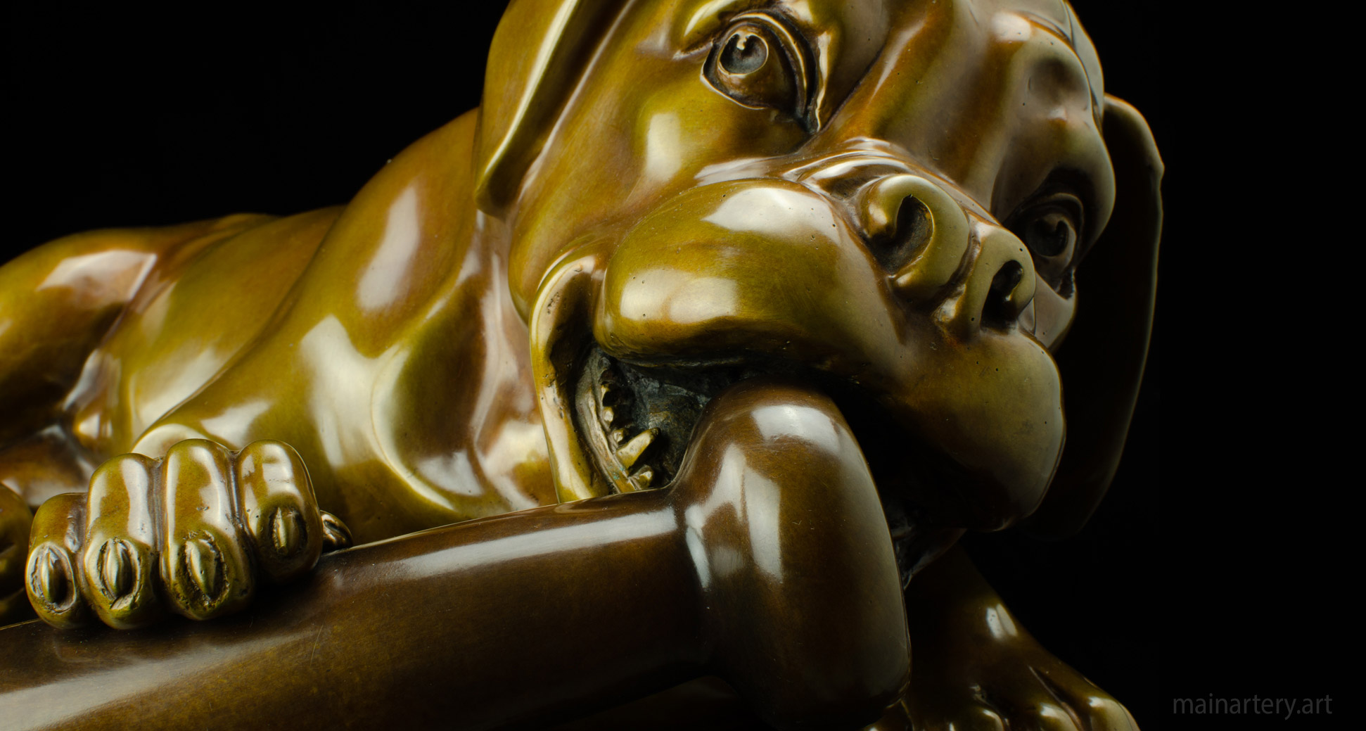 small metal realistic commemorative sculpture image