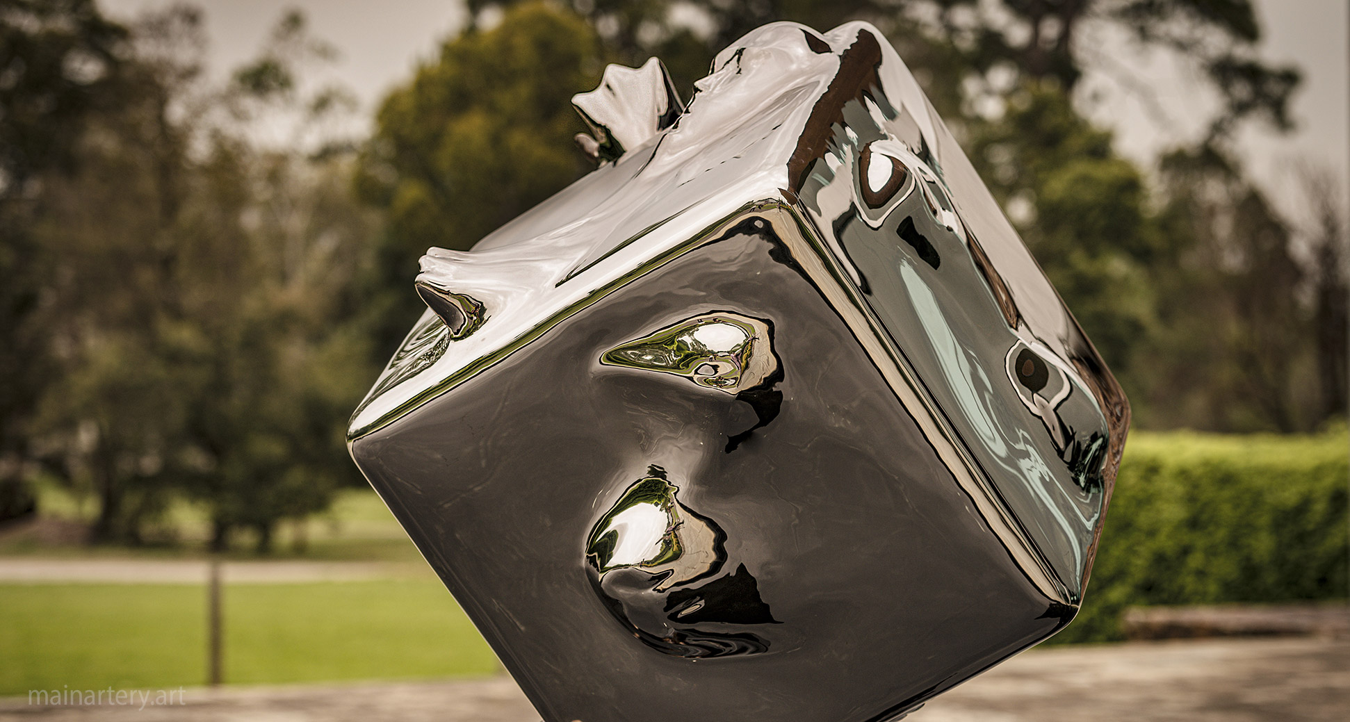 cubist stainless steel garden art image