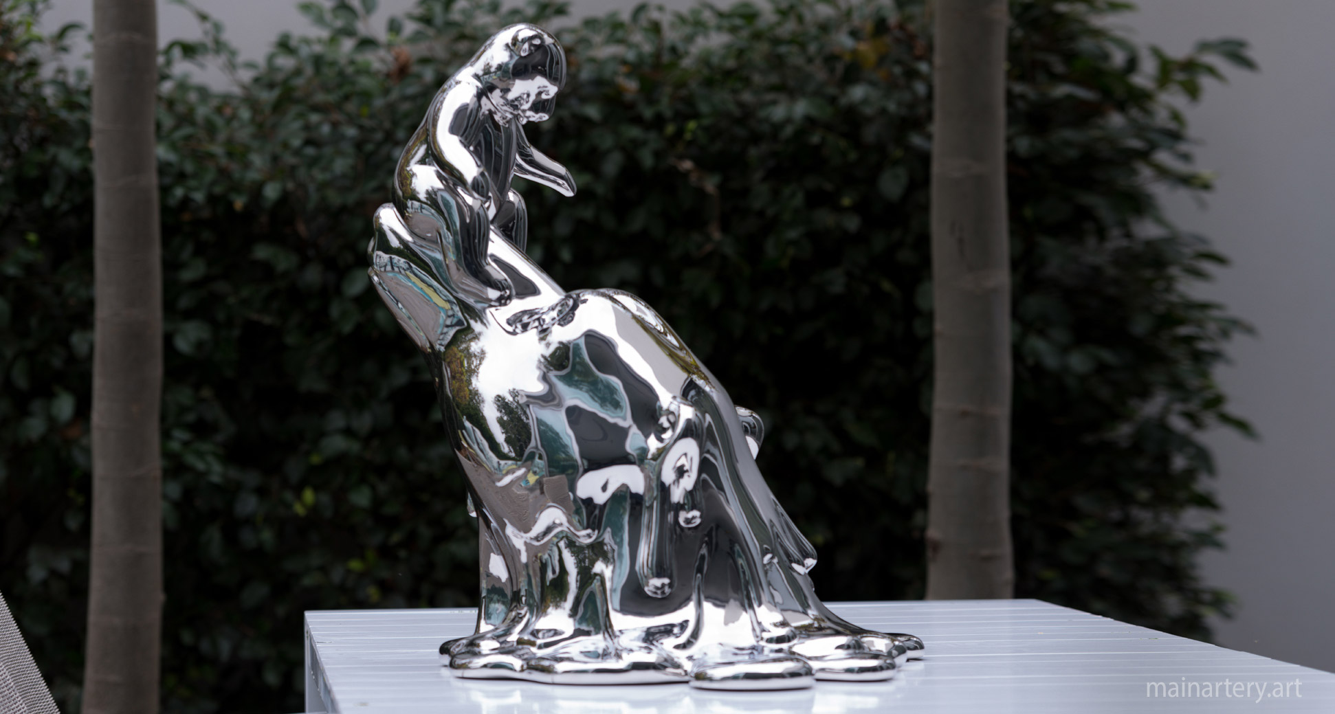 freestanding polished figurative polar bear outdoor sculpture image