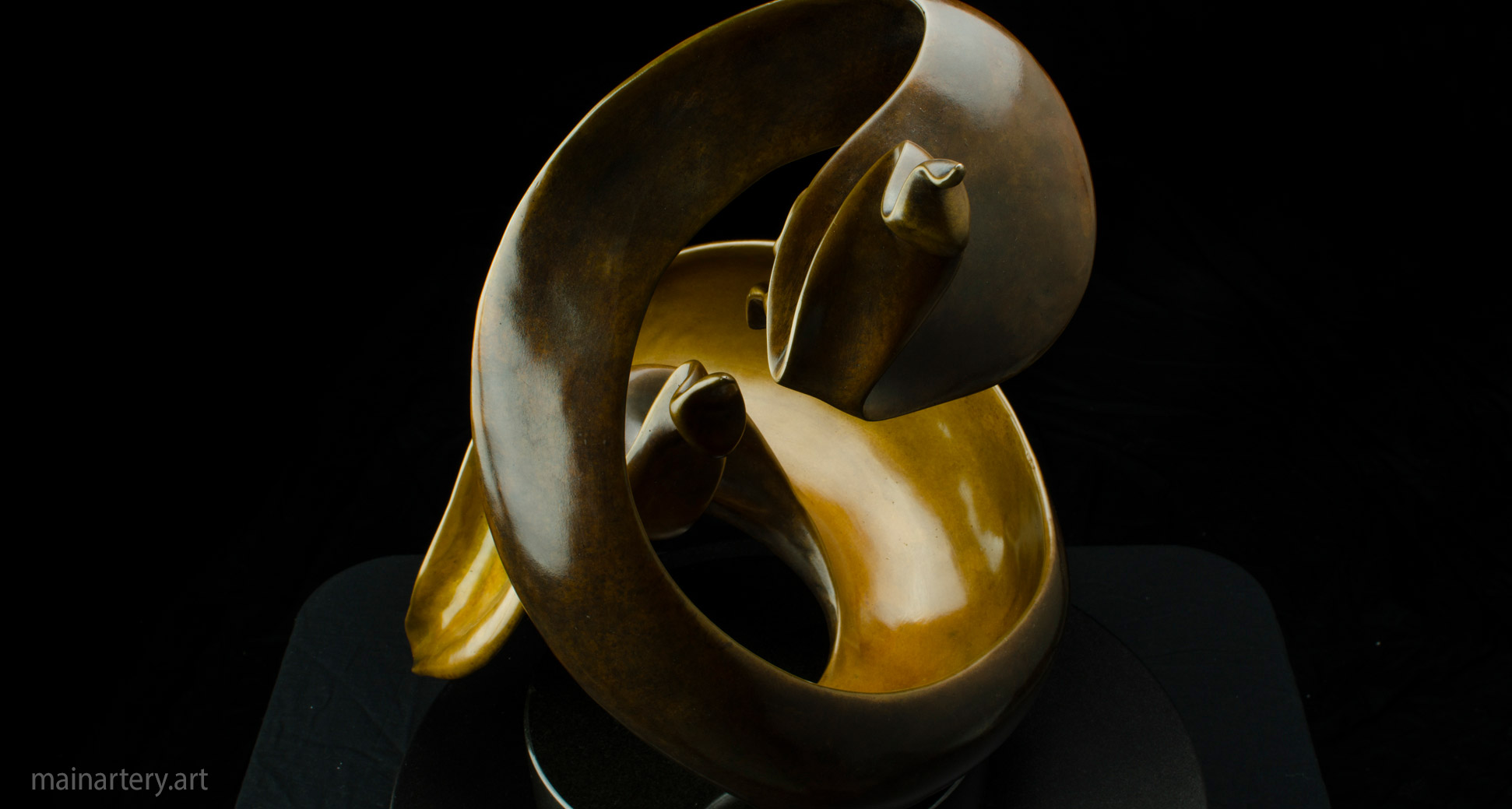 small patina remains of a beautiful world sculpture image