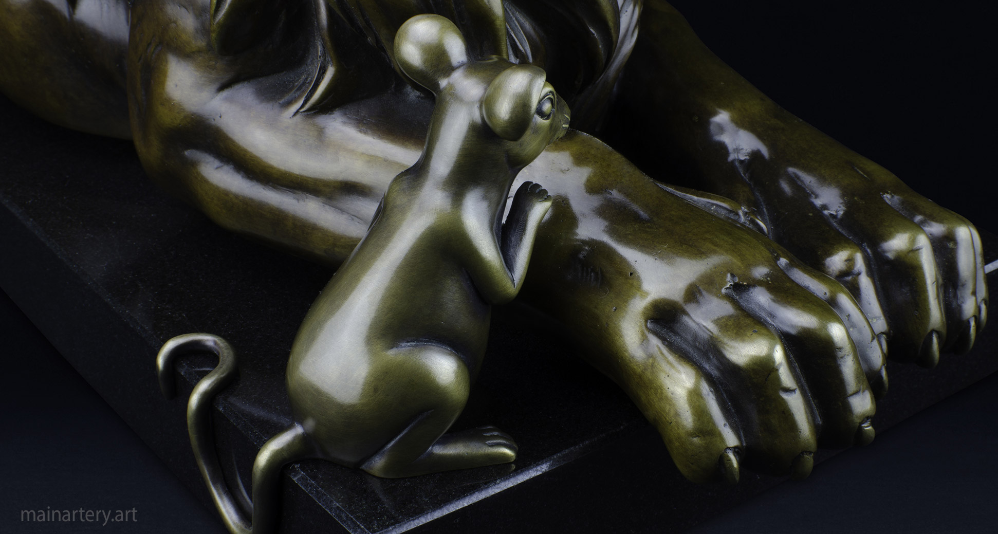 tabletop metal mouse outdoor sculpture image