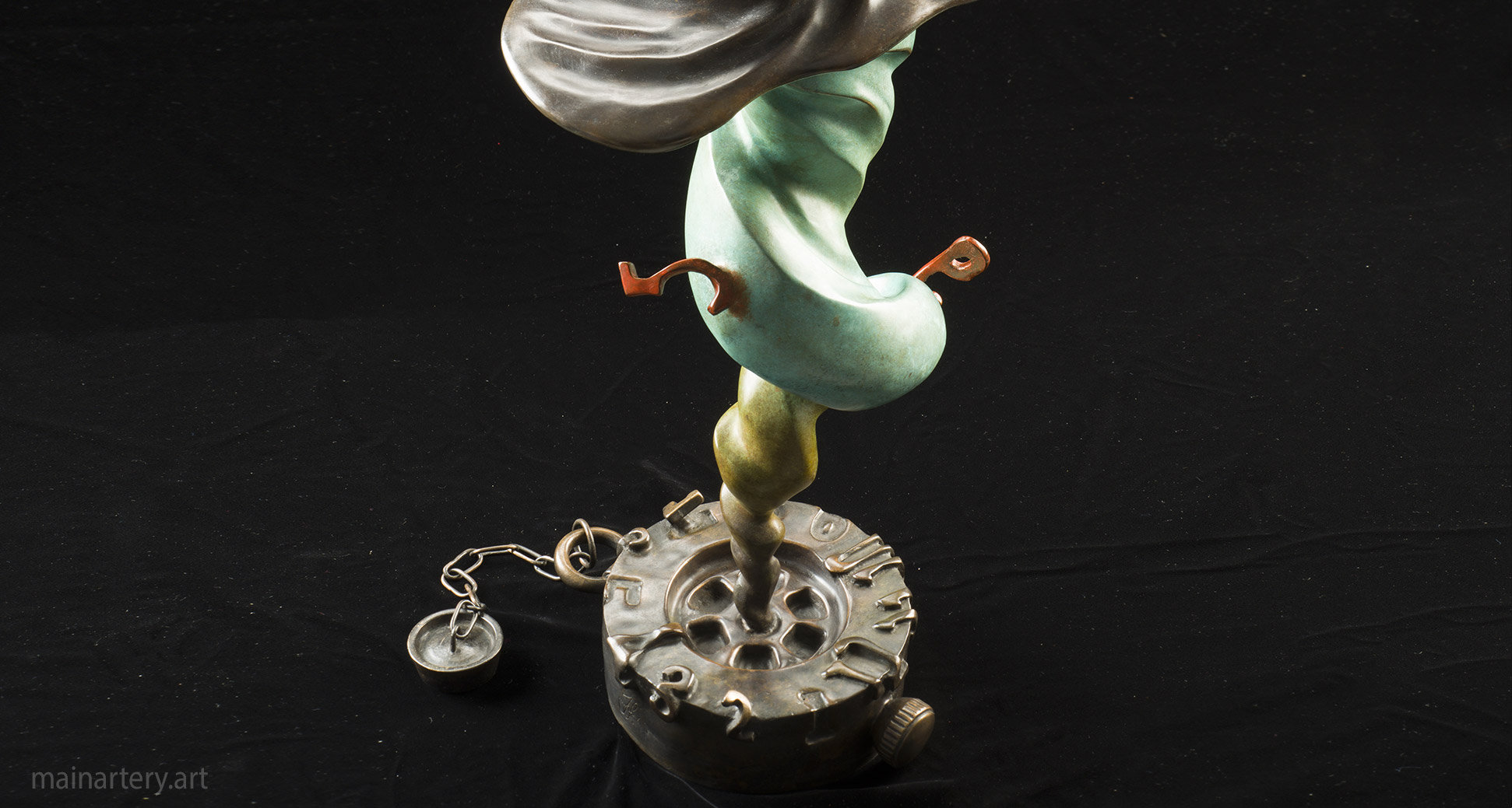 medium metal figurative outdoor art image