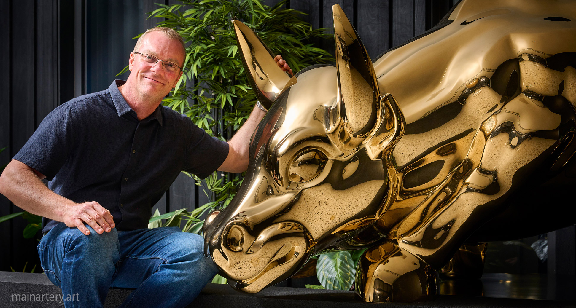 monumental mirror polished raging bull landmark artwork image